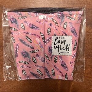 Love Mich Cozy Pink Feather